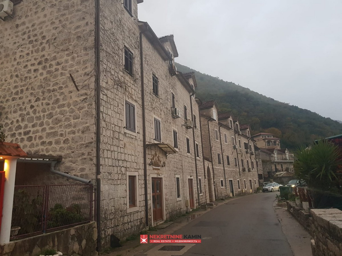 Stoliv apartman na svega 10 m od mora, čisti papiri